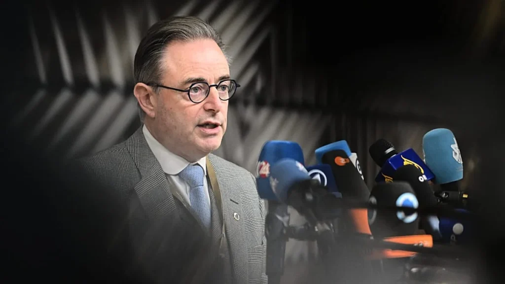Belga miniszterelnök keményedik a kárpótlási hitel ellen