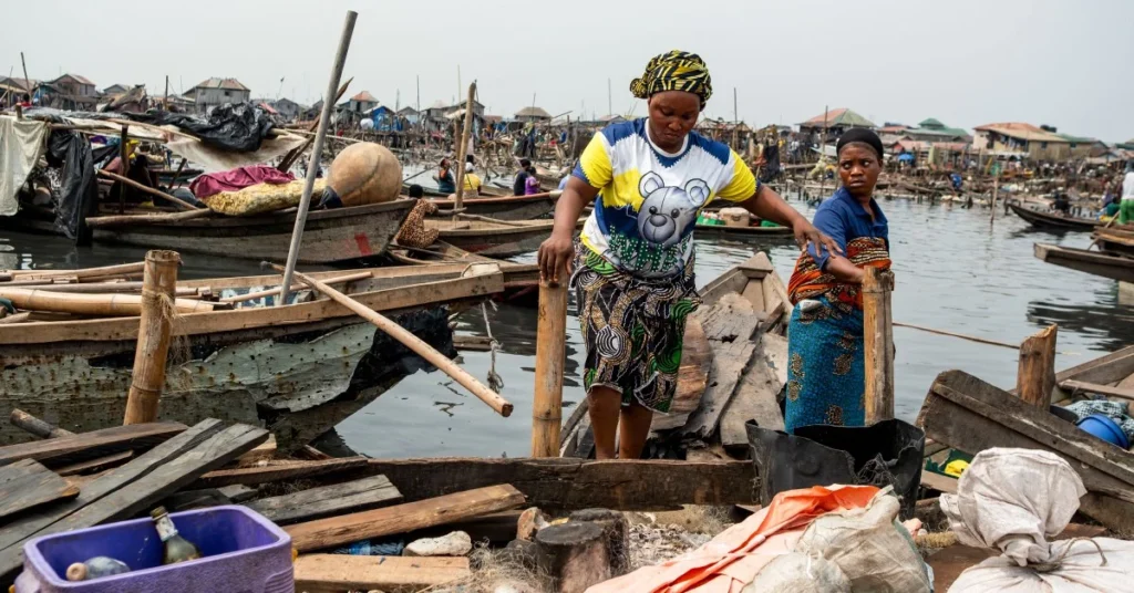 Nigéria 40 ezer lakost kivet: a lebegő romlakótelep pusztulása Nigéria 40 ezer lakost kivet: a lebegő romlakótelep pusztulása
