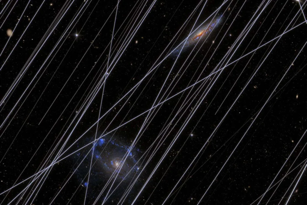 Távcső képei: műholdindítások veszélyeztetik a Hubble Távcső képei: műholdindítások veszélyeztetik a Hubble