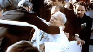 május 13.: II. János Pál elleni merénylet sokkolta a világot