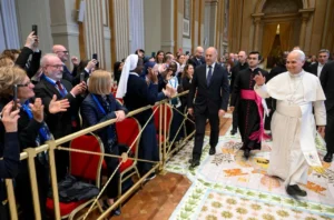 Ferenc pápa: változáskor adjunk bőkezűen magunkból