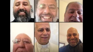 XIV. Leó pápa videózik a papokkal Dél