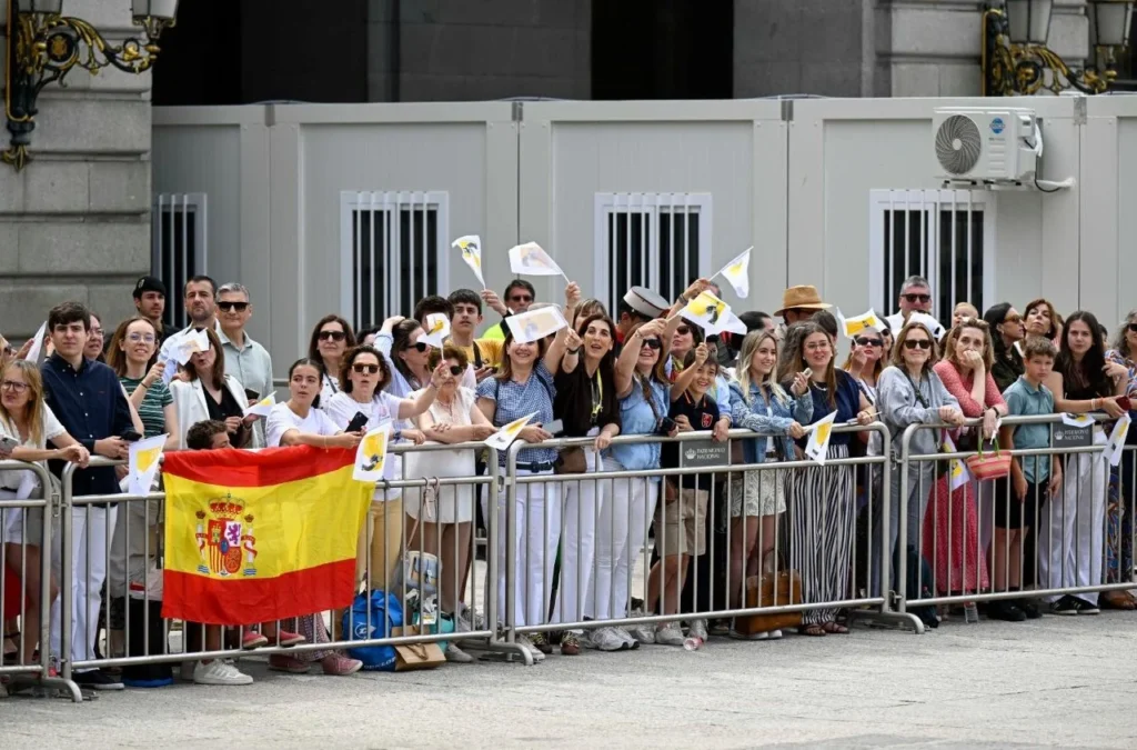 Fiatalok Madridben: Cedia 24 Horas és a pápa imaestjén