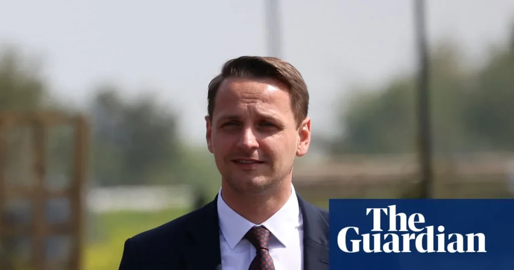 Starmer hatalmi játszma: Tapp kiszorítása és a dokumentumhozzáférés korl Starmer hatalmi játszma: Tapp kiszorítása és a dokumentumhozzáférés korl