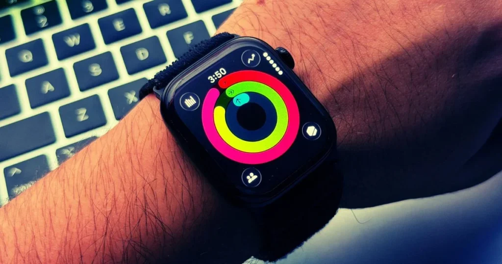 Új Apple Watch: jobb OLED és hosszabb aksiidő kerülhet bele
