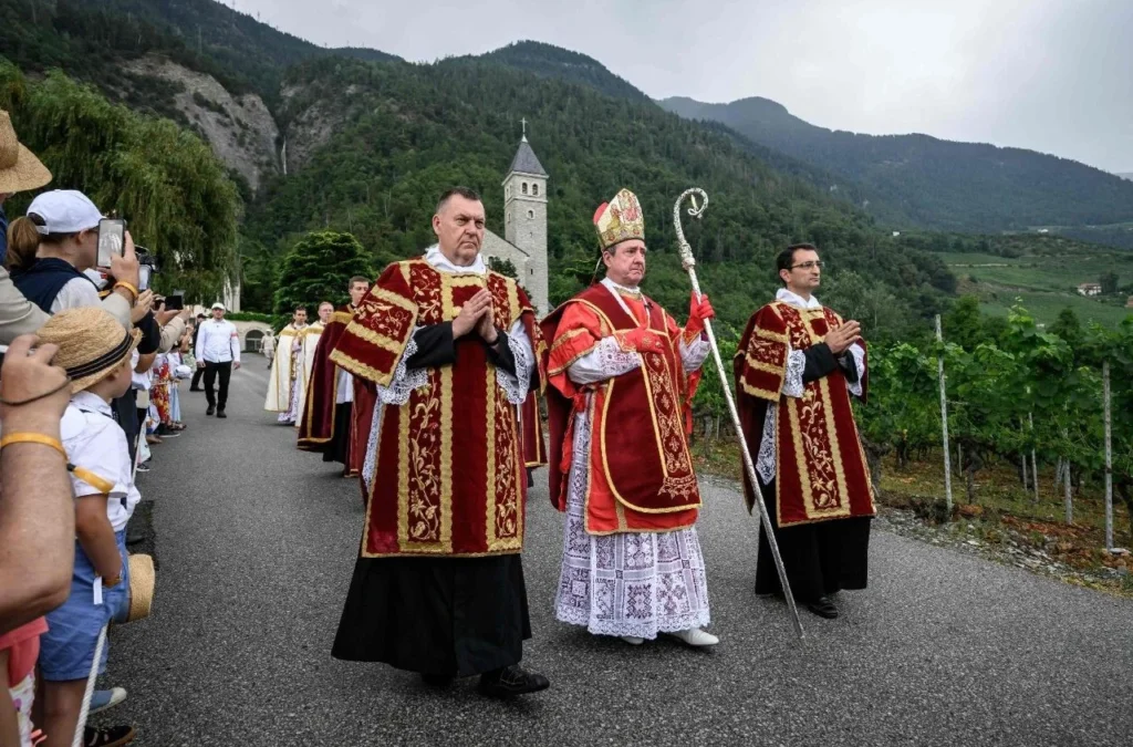 Excommunication decreed for Lefebvrian episcopal ordinations – Vatican News