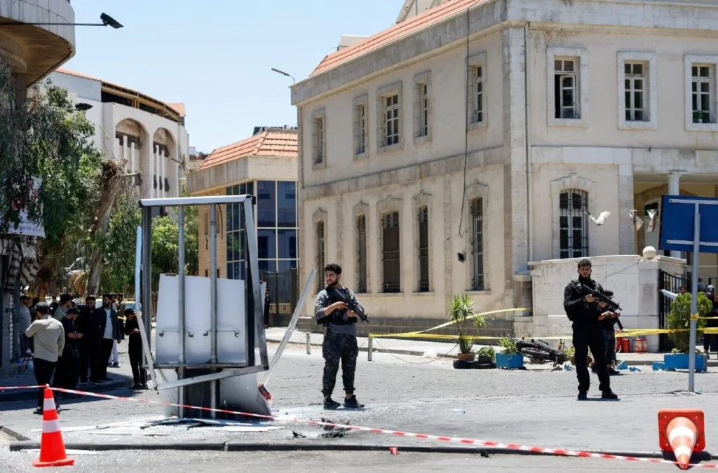 Blaszfemikus támadás Damaszkuszban Macron látogatásakor