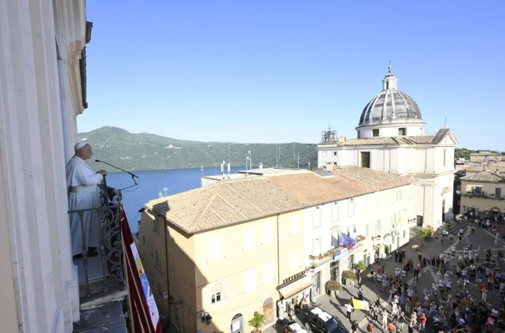 XIV. Leó pápa üdvözölte a híveket Castel Gandolfóban