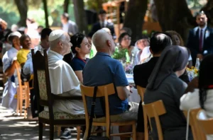A pápa békekoncertet rendez válság sújtotta országok gyerekeivel