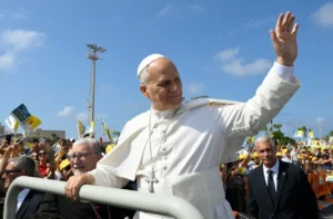 Pápa: Fiatalok, fogadjátok be Krisztust, és éljetek szentül!