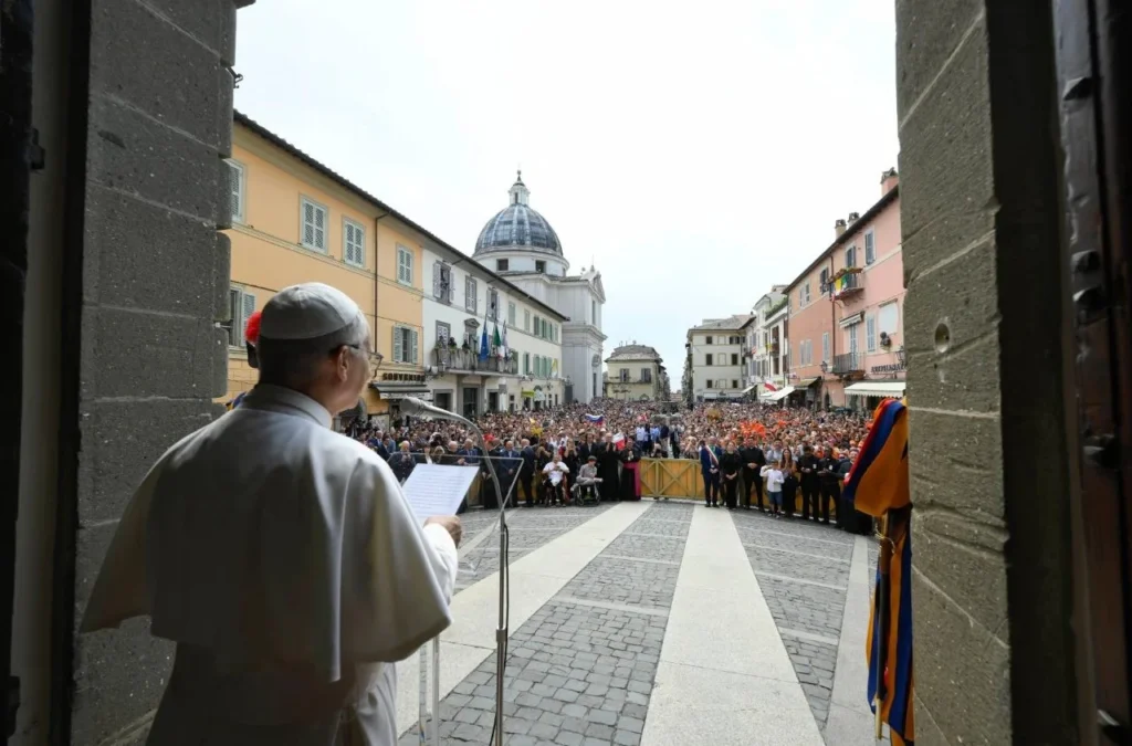 XIV. Leó pápa Castel Gandolfóban ünnepli Nagyboldogasszonyt