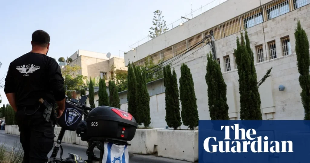 Brit–izraeli konfliktus: csak hét diplomata marad Jeruzsálemben